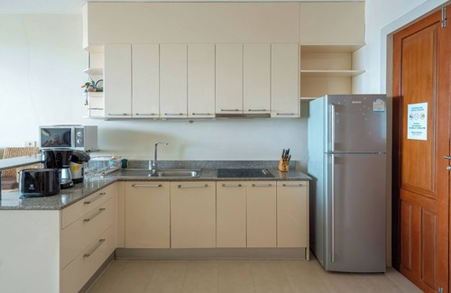 Karon Apartamento | Hillside Seaview
