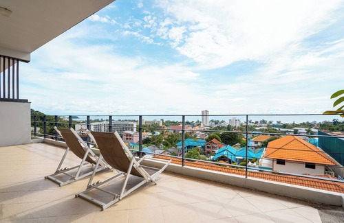 Karon Apartamento | Hillside Seaview