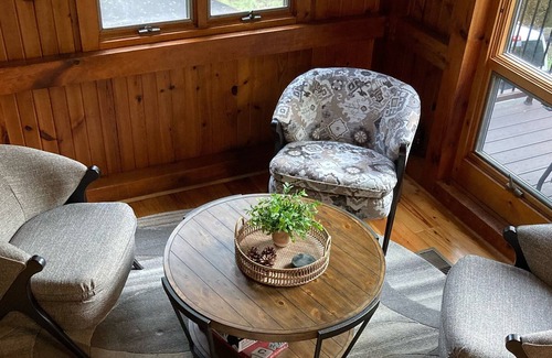 Geneseo Cabina | Hillside Timber Cabin - wooded area, close to Conesus Lake