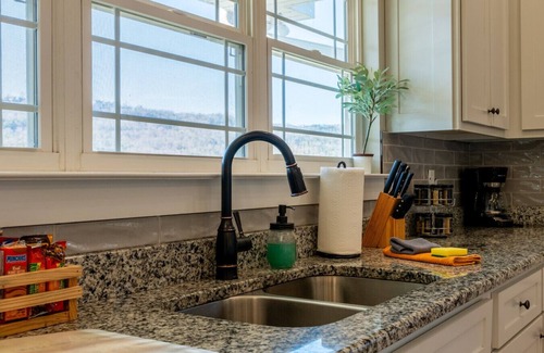 Trenton Casa | Hillside View on Tanglewood