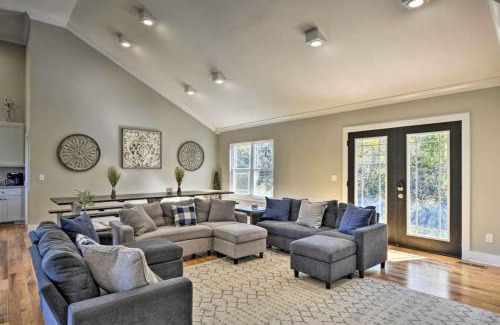 Trenton Casa | Hillside View on Tanglewood