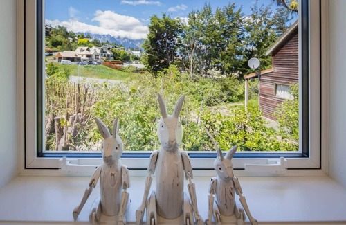 Queenstown City Centre Apartamento | Hillside Villa 3 – Modern 2BR Walk to Town & A/C
