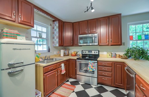 New Cumberland Casa | Hilltop - 5BR Vintage Retreat near Hershey Park