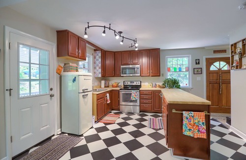 New Cumberland Casa | Hilltop - 5BR Vintage Retreat near Hershey Park