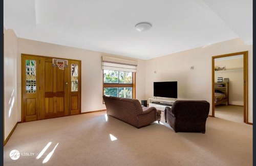 Belmont Casa | HILLTOP - Beautiful Family Retreat with a View