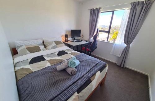 Porirua Casa | Hilltop Blue Sky House