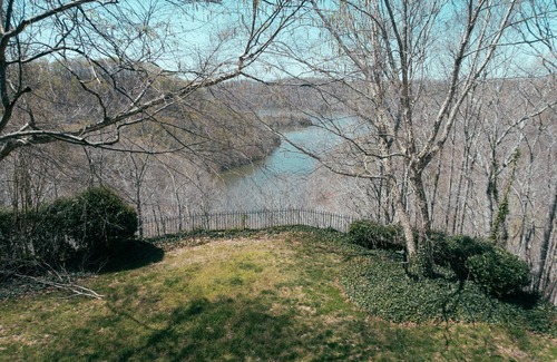 Baxter Cabina | Hilltop Cabin on Center Hill Lake