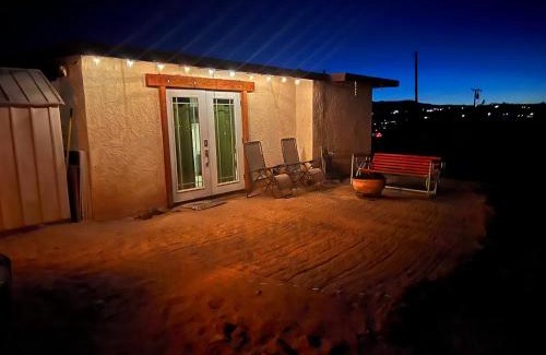 Twentynine Palms Casa | Hilltop Cabin with Starlink and View 10 mins to JT Park