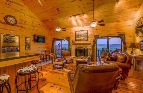 Concan Casa | Hilltop Concan Cabin with Garner State Park Views!