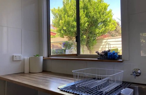 Tighes Hill Cabaña | Hilltop Cottage