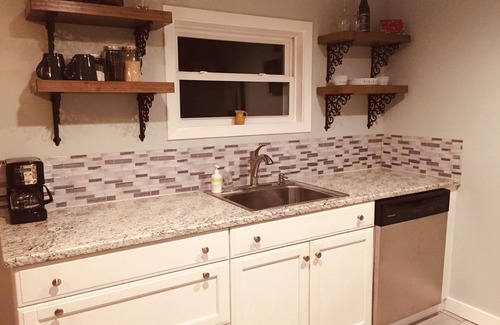 Mid America Casa | "Nuevo en VRBO" Quiet Country Cottage en 20 acres