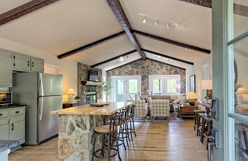 Sky Valley Casa | Hilltop Cottage with Hot Tub in Sky Valley, Ga