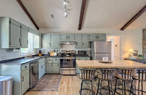 Sky Valley Casa | Hilltop Cottage with Hot Tub in Sky Valley, Ga