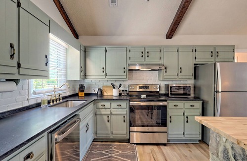 Sky Valley Casa | Hilltop Cottage with Hot Tub in Sky Valley, Ga