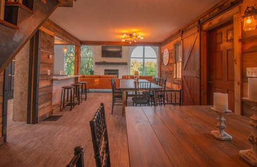 Beach Lake Otro | HILLTOP FARMHOUSE - Brand New! Sleeps 16 with an Indoor Pool!