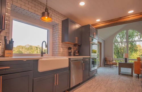 Beach Lake Otro | HILLTOP FARMHOUSE - Brand New! Sleeps 16 with an Indoor Pool!
