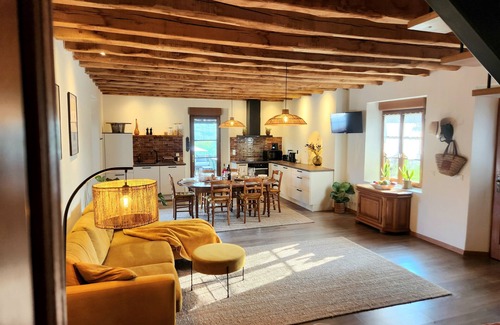 Castelnaud-la-Chapelle Chalet De Esquí | Hilltop Gîte with Heated Saltwater Pool & Stunning Valley Views”