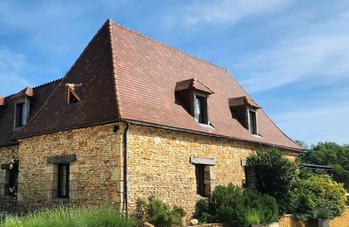 Castelnaud-la-Chapelle Chalet De Esquí | Hilltop Gîte with Heated Saltwater Pool & Stunning Valley Views”