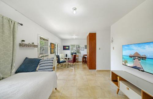 Florencio Casa | Hilltop Getaway with Huge Terrace