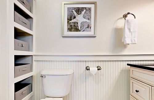 Edgecomb Cabaña | Hilltop Harbor Cottage w/ Views of the Bay & Wiscasset Village