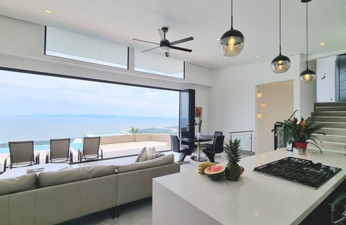 Camaronal Casa | Hilltop Haven: 3 Master Suites, Ocean&Jungle Views