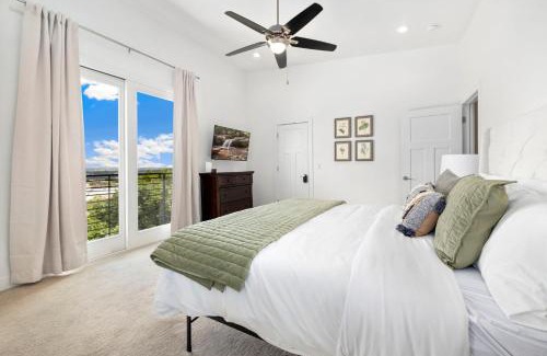 Fayetteville Casa | Hilltop Haven-5 Min to DT & UofA-Modern
