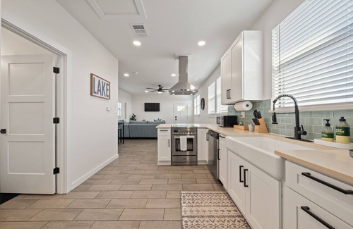 Lakeway Casa | Hilltop Haven, Couples Getaway