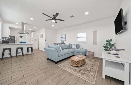Lakeway Casa | Hilltop Haven, Couples Getaway