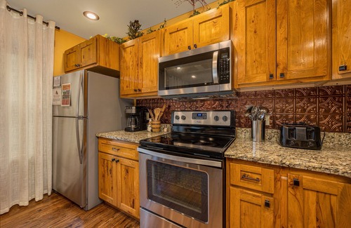 Gatlinburg Cabina | Hilltop Haven - Four Bedroom Chalet