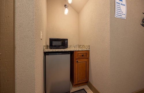 Gatlinburg Cabina | Hilltop Haven - Four Bedroom Chalet