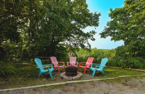 Port Franks Cabina | Hilltop Haven - Lake Huron Cottage!