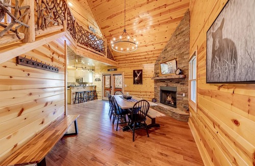 Helen Casa | Hilltop Haven- Secluded Rustic Cabin with Hot Tub & Game Room