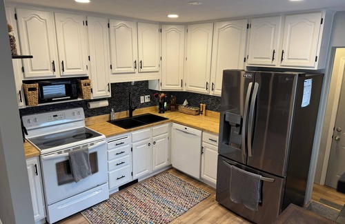 Sioux Falls Casa | Hilltop Heights Home. Safe neighborhood minutes from downtown.