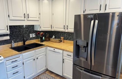 Sioux Falls Casa | Hilltop Heights Home. Safe neighborhood minutes from downtown.