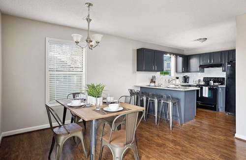 Redmont Park Condominio | Hilltop Hideaway F - King Bed/Free Parking/2 Baths