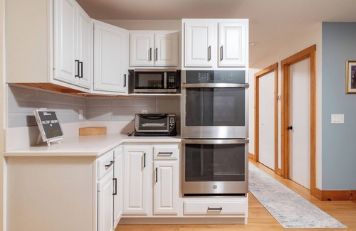 Grantham Casa | Hilltop Hideaway- Gorgeous Fall foliage, 4 bed, 3 ba; EV charger: