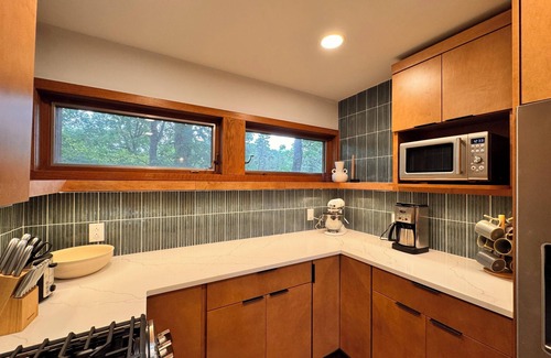 Grand Beach Casa | Hilltop Hideaway is a mid-century modern home 1 block from Lake Michigan