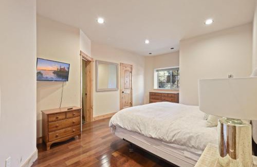 Truckee Casa | Hilltop Hideaway w Game Room & Forest Views