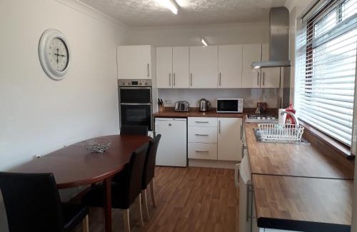 Airdrie Apartamento | Hilltop House