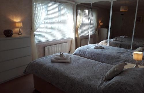 Airdrie Apartamento | Hilltop House