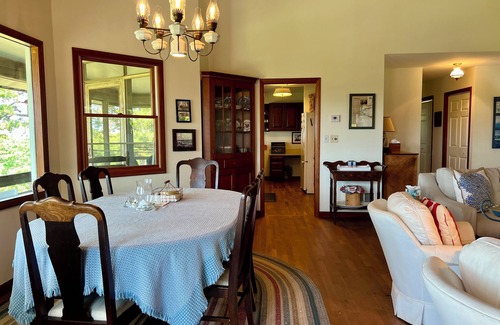 Vineyard Haven Casa | Hilltop House con vistas imponentes y puestas de sol impresionantes, playa privada