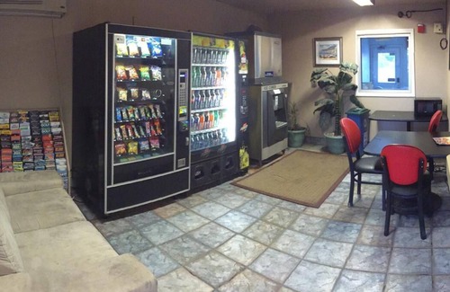 Victorville Hotel | Hilltop Inn & Suites