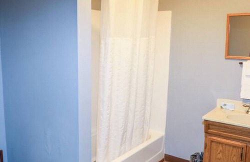 International Falls Cabina | Hilltop Lodge Standard Double - Room 107