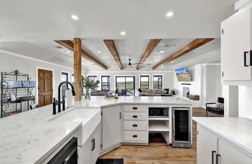 Fredericksburg Casa | Hilltop Lux Haus With Infinitypool-hottub-pooltable