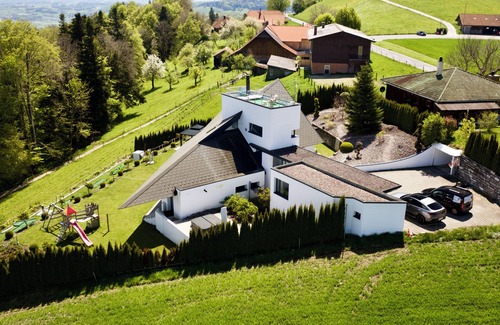 Riggisberg Villa | Villa de lujo en la cima de la colina con minigolf, piscina, wellness y spa