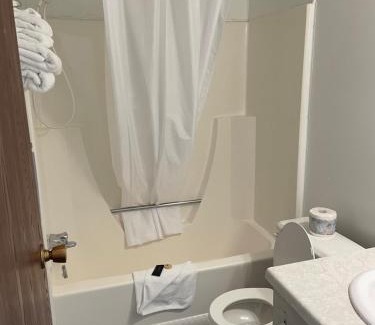 Elk Point Hotel | Hilltop Motor Inn