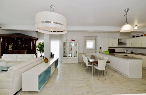 Nazare Apartamento | Hilltop Oasis - 4 Bedroom apartment with pool