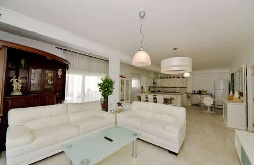 Nazare Apartamento | Hilltop Oasis - 4 Bedroom apartment with pool