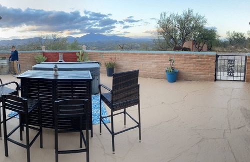 Patagonia Apartamento | Hilltop private Casita w/views galore - w/hot tub!