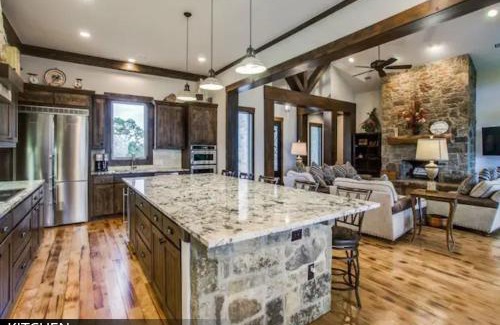 Valley View Casa | Hilltop Ranch House - Holiday & Family Destination